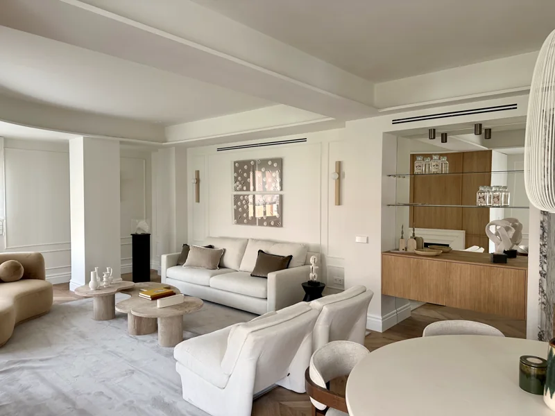 Apartment with corner window (2)