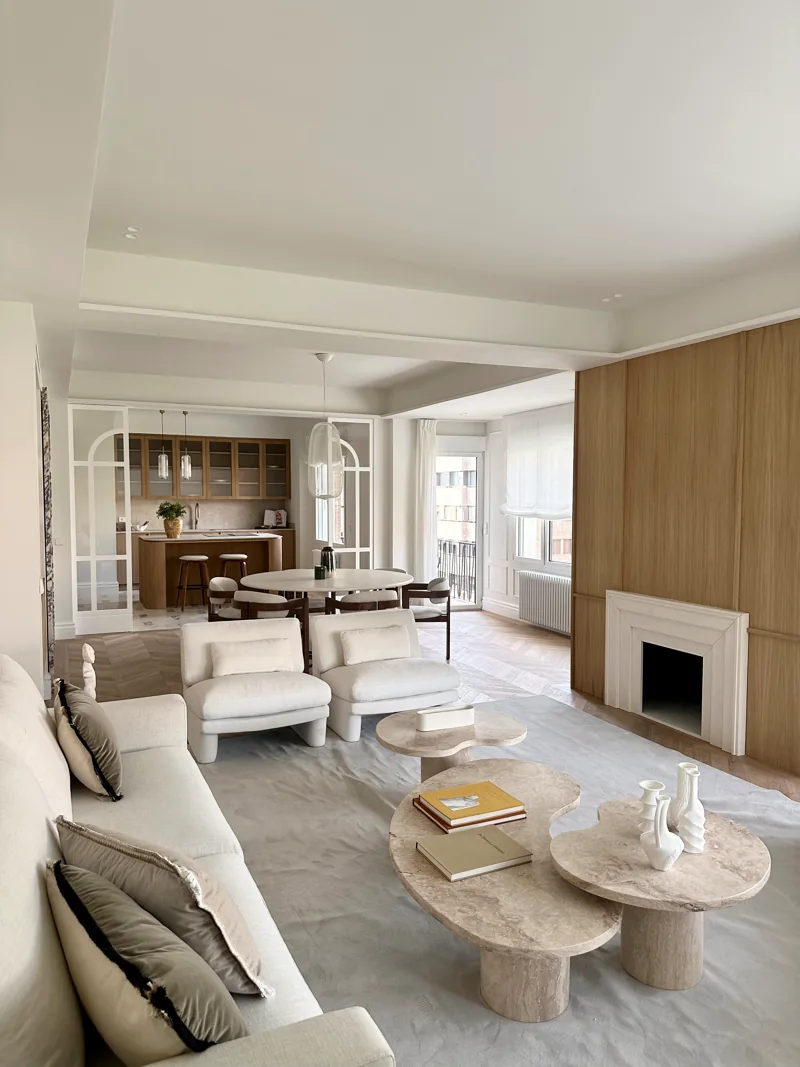 Apartment with corner window (4)