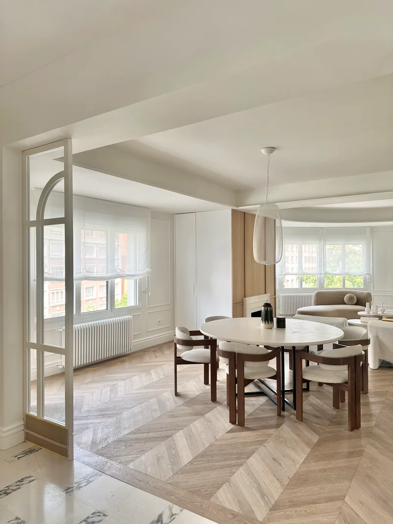 Apartment with corner window (6)