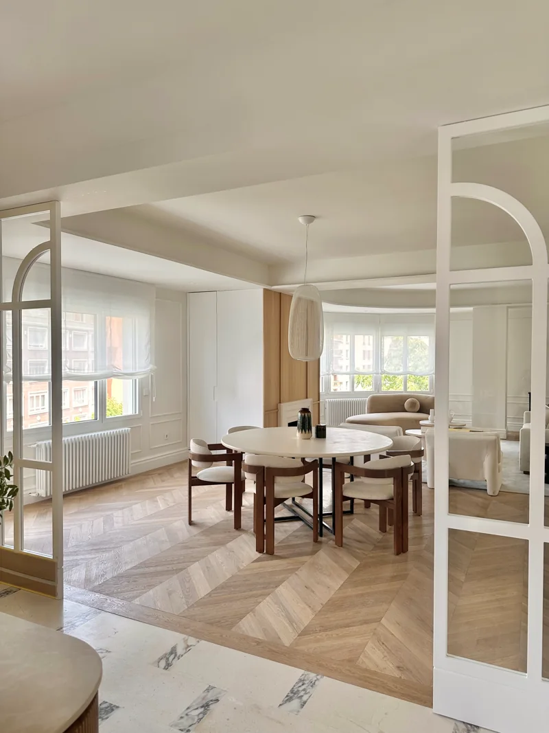Apartment with corner window (7)