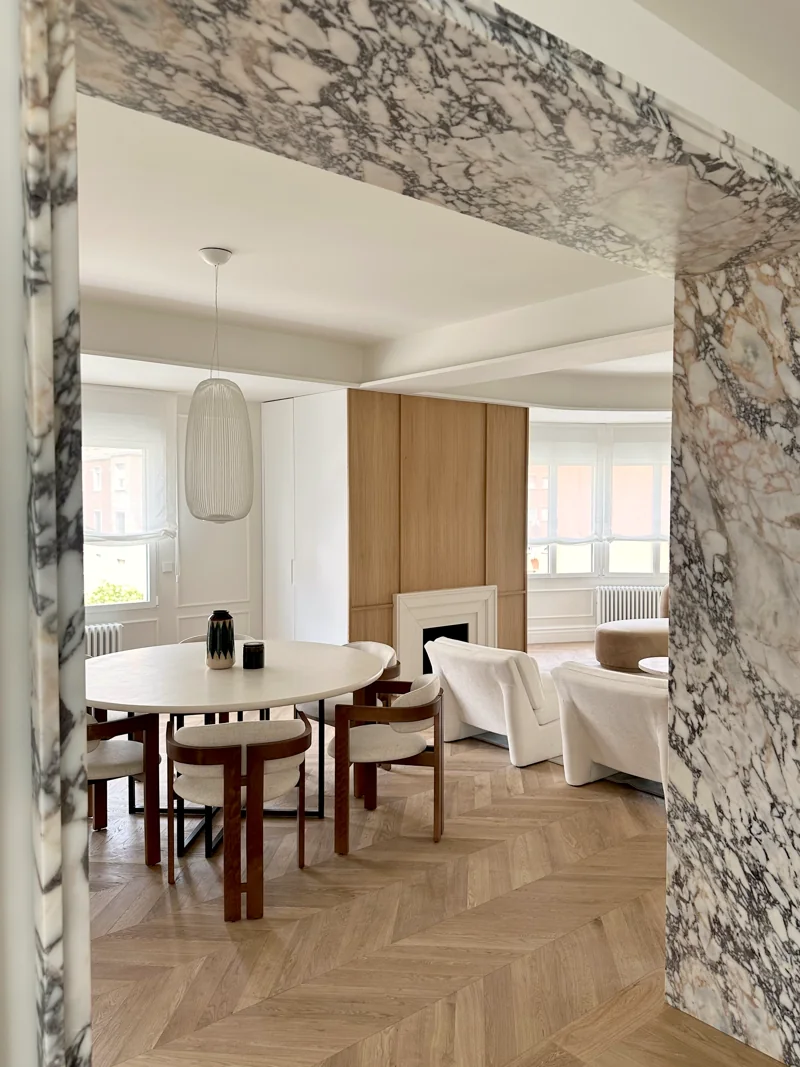 Apartment with corner window (8)