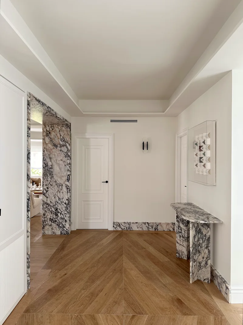 Apartment with corner window (11)