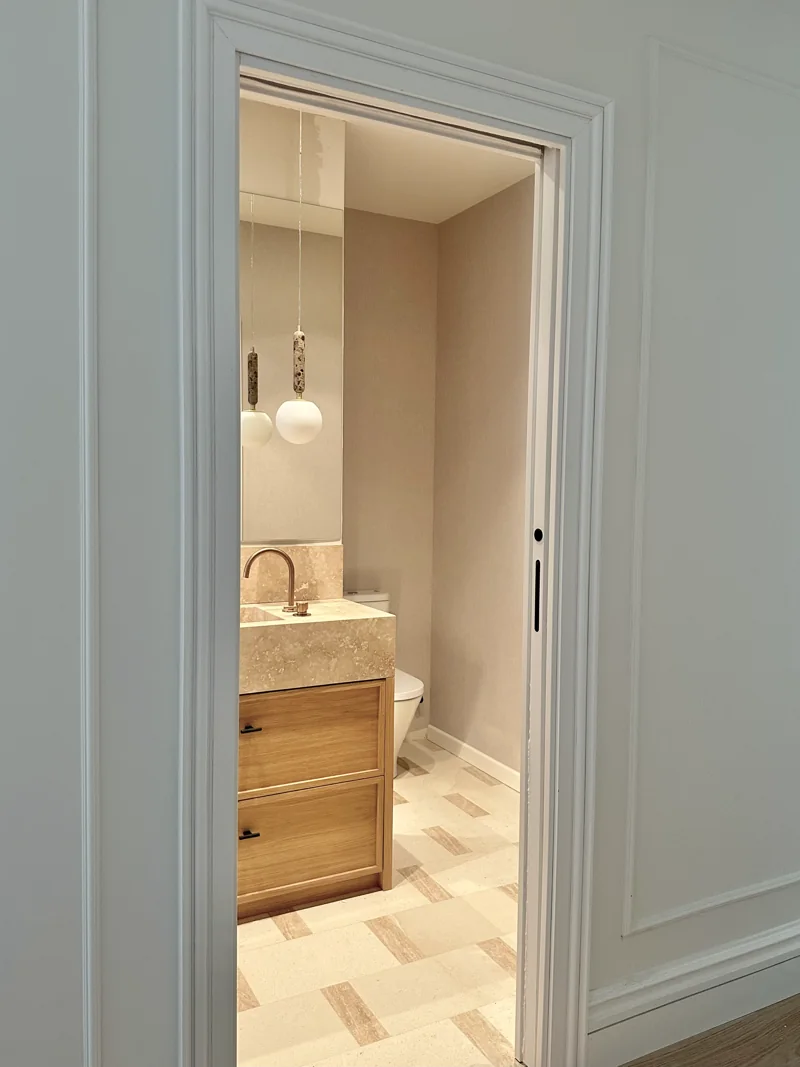 Apartment with corner window (18)