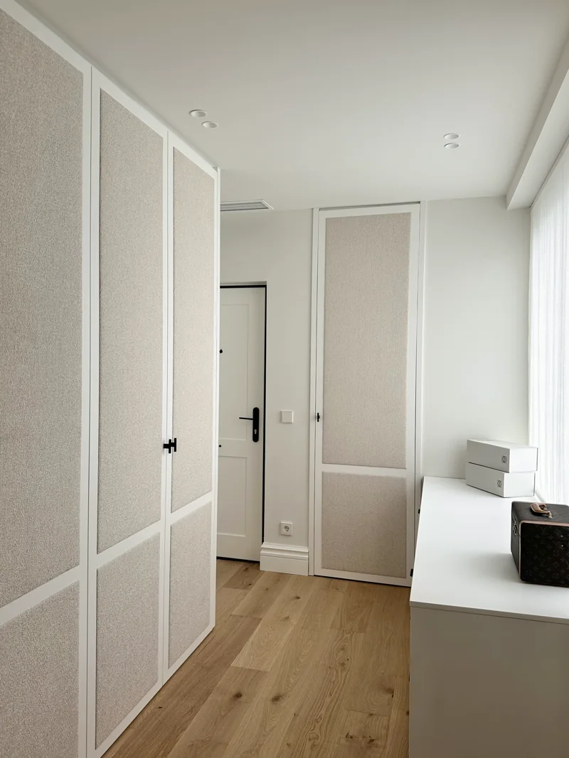 Apartment with corner window (19)